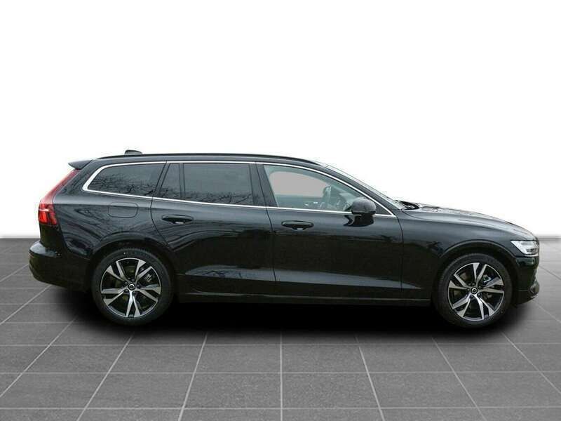 Gebraucht Volvo V60 Business Edition 197 PS (144 kW) 2023 Onyx black / metallic Kombi