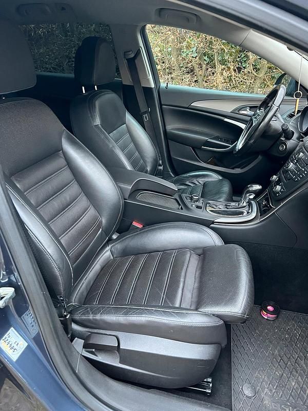 Blau Gebraucht 2009 Opel Insignia Kombi | 2.300 € - Bild 1/4