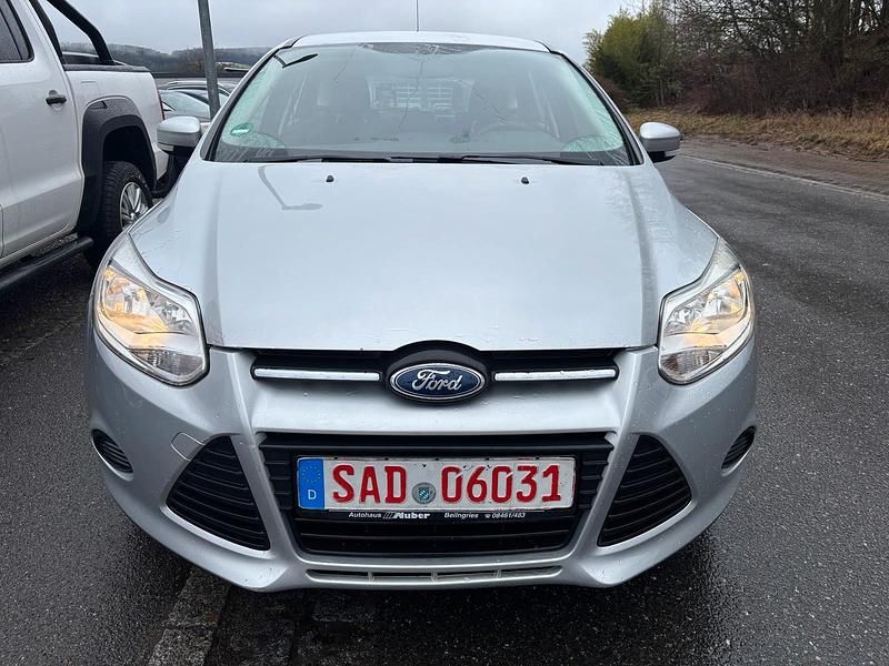 Gebraucht Ford Focus 105 PS (77 kW) 2014 Grau Limousine