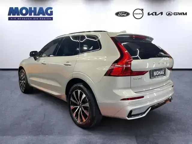 Gebraucht Volvo XC60 Plus 197 PS (144 kW) 2023 Silber SUV