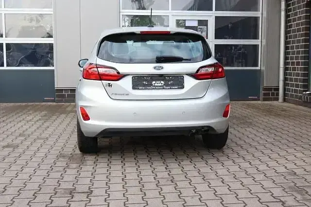 Gebraucht Ford Fiesta Cool & Connect 75 PS (55 kW) 2022 Silber Limousine