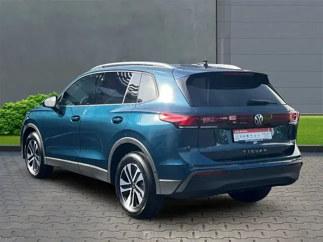 Neu VW Tiguan Life 150 PS (110 kW) 2026 Blau SUV