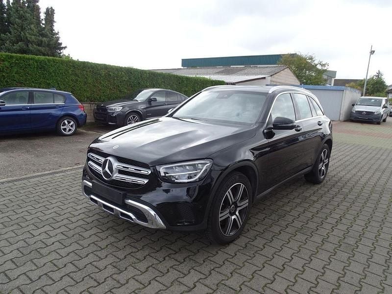 Schwarz/baltic black Gebraucht 2022 Mercedes GLC400d SUV | 30.890 € (Superpreis) - Bild 1/4