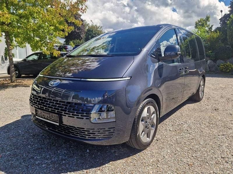 Grau Gebraucht 2023 Hyundai Staria Prime Van | 44.900 € (Fairer Preis) - Bild 1/4
