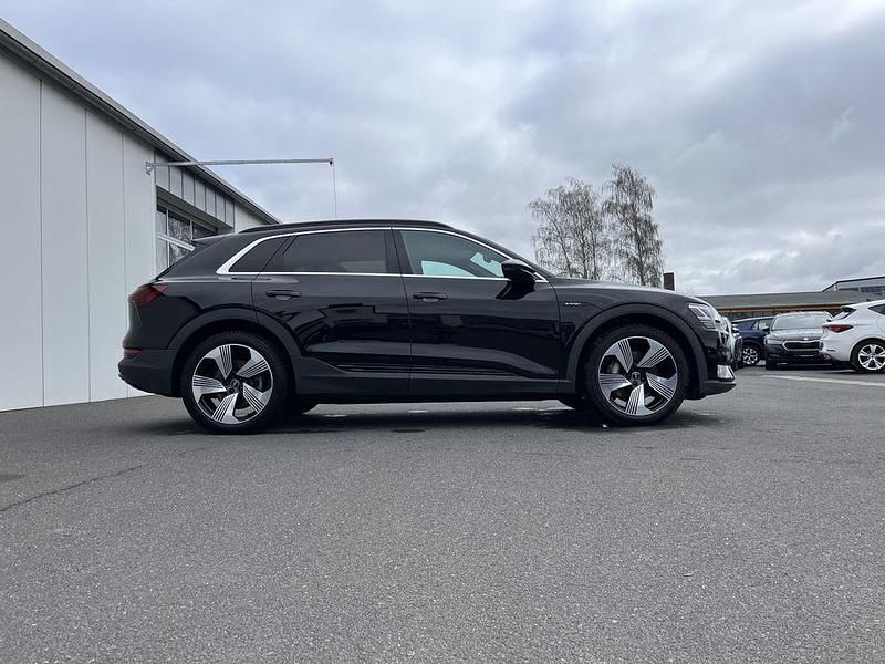 Gebraucht Audi e-tron Ambiente 230 kW (313 PS) 2022 Brillantschwarz SUV