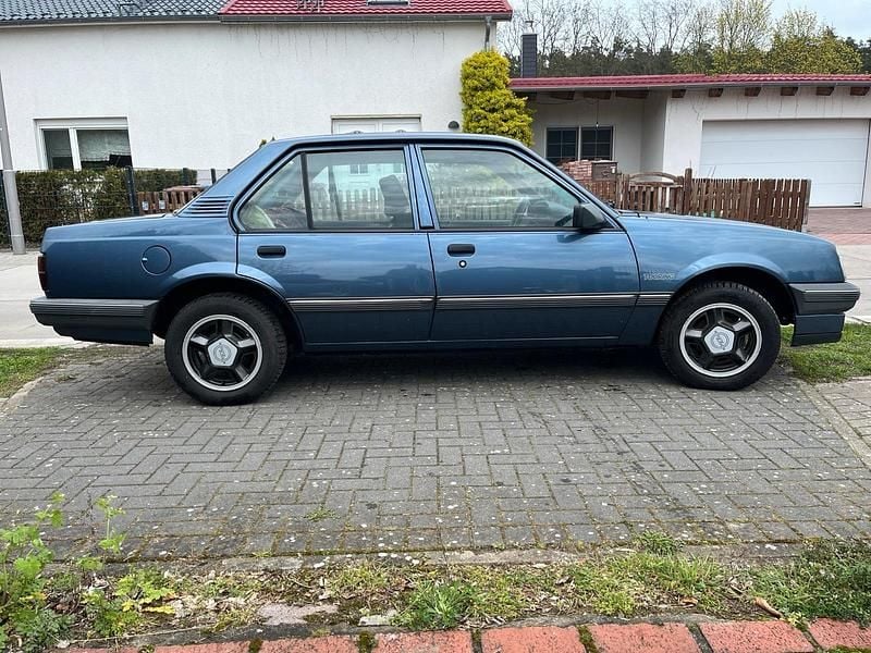 Gebraucht Opel Ascona 75 PS (55 kW) 1988 Blau Limousine