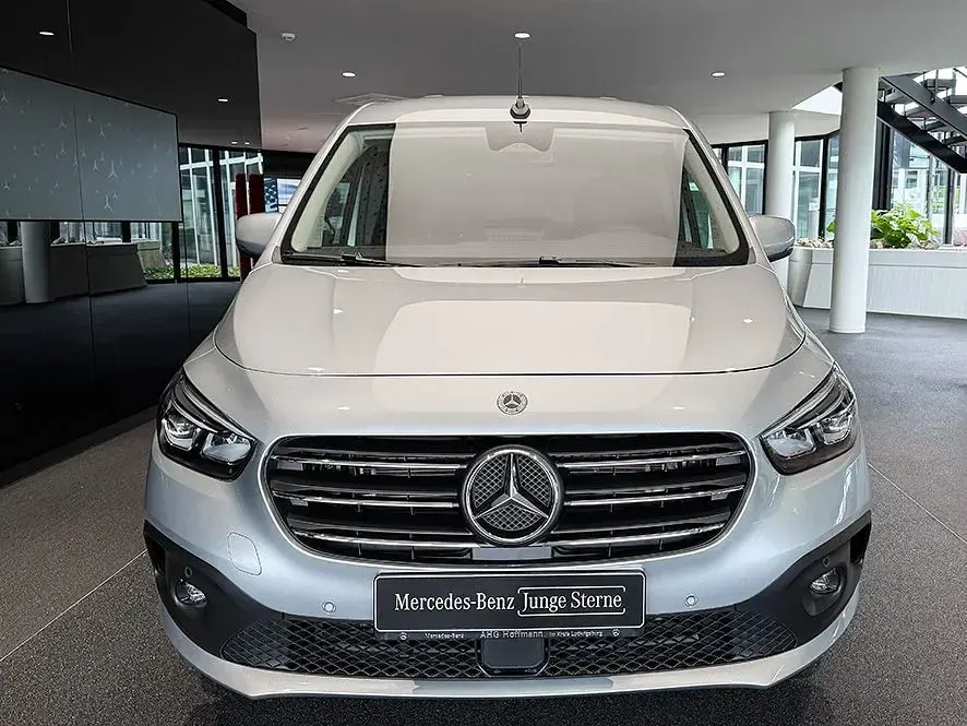 Gebraucht Mercedes T180 Progressive 116 PS (85 kW) 2025 Silber Van / Kleinbus