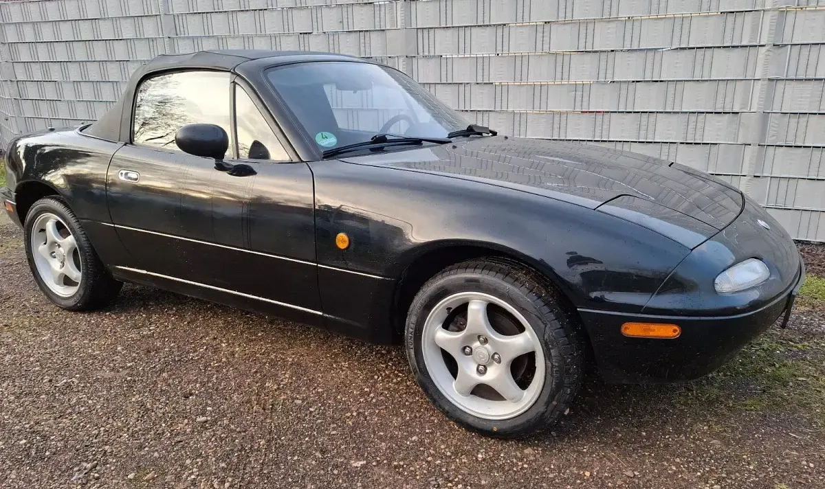 Gebraucht Mazda MX5 90 PS (66 kW) 1997 Schwarz Cabrio