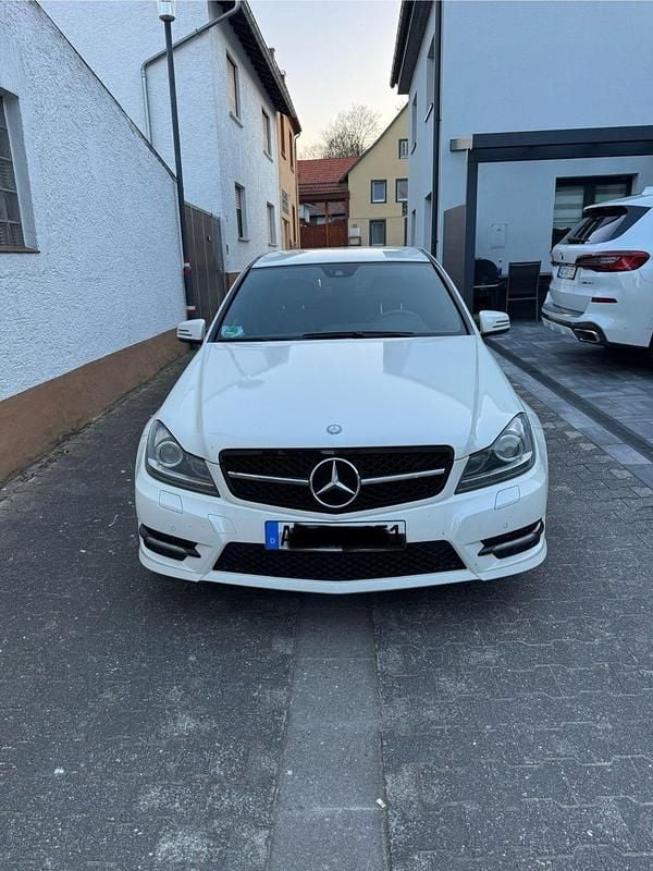 Weiß Gebraucht 2012 Mercedes C350 Avantgarde Limousine | 15.200 € (Fairer Preis) - Bild 1/4