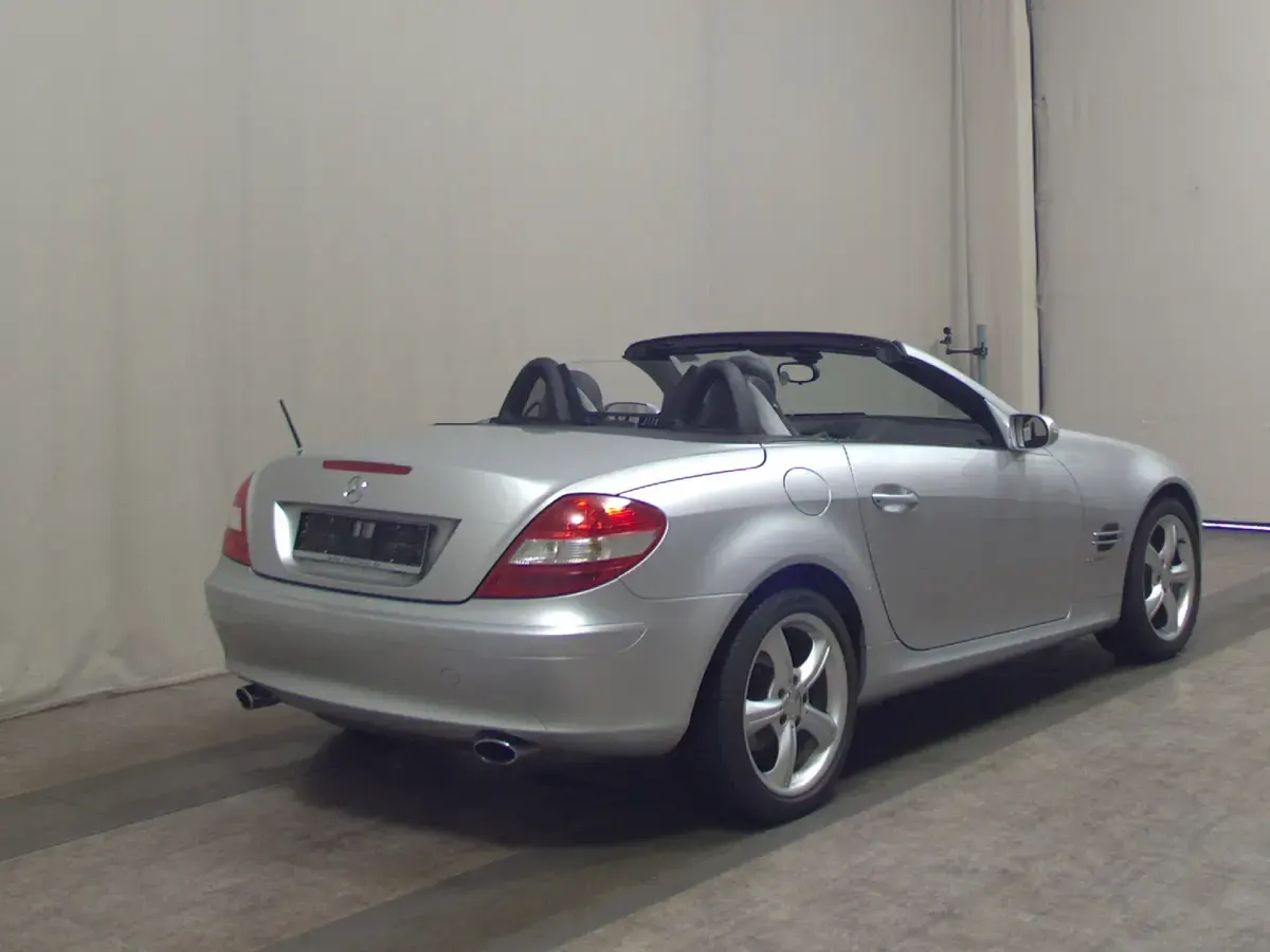Second-hand Mercedes SLK200 163 CP (119 kW) 2007 Argintiu Cabrio