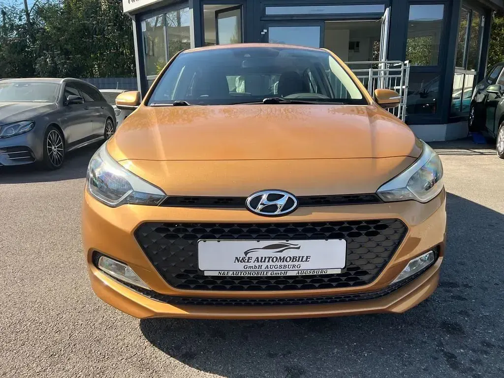 Usata Hyundai i20 Trend 84 CV (61 kW) 2016 Marrone Berlina