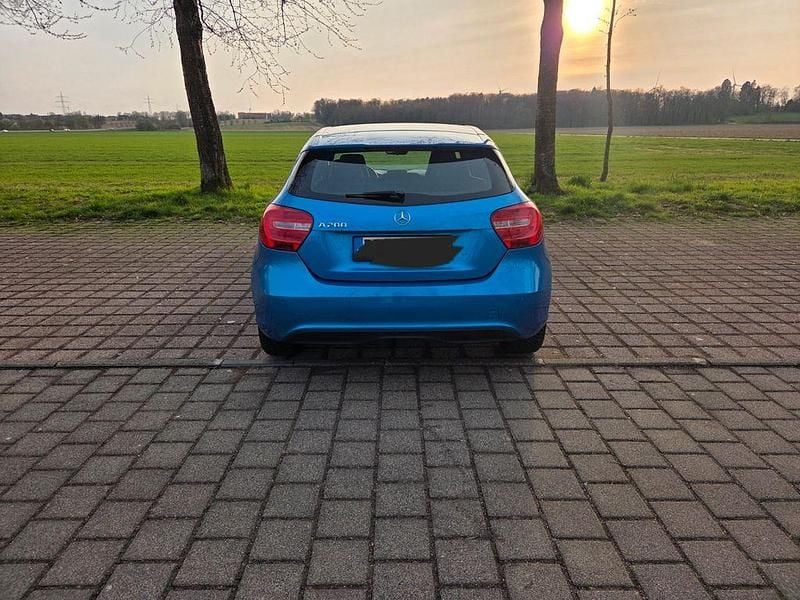 Gebraucht Mercedes A200 156 PS (114 kW) 2013 Blau Limousine