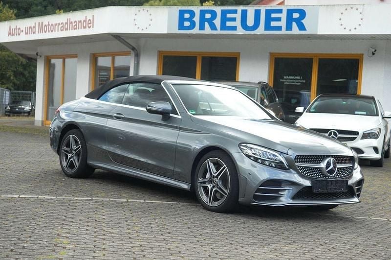 Grau Gebraucht 2019 Mercedes C180 AMG Cabrio | 23.840 € (Guter Preis) - Bild 1/4