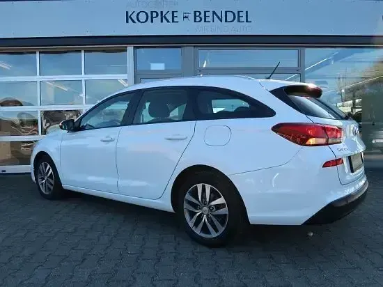 Gebraucht Hyundai i30 Trend 120 PS (88 kW) 2018 Polar white Kombi