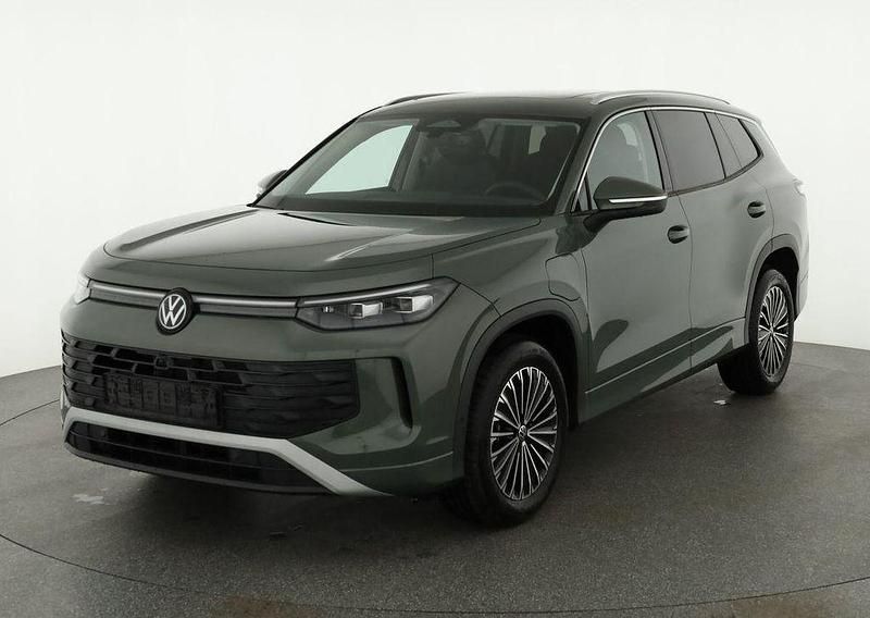 Neu VW Tayron Life 204 PS (150 kW) 2025 Grenadill schwarz metallic SUV