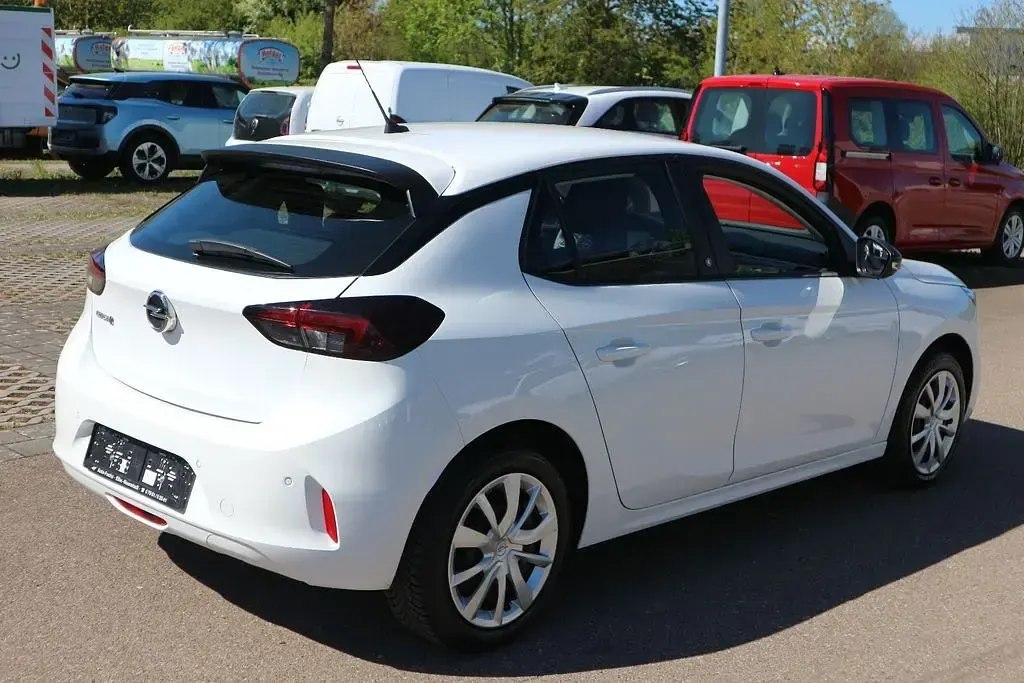 Używany Opel Corsa-e Edition 100 kW (136 KM) 2022 Biały Hatchback