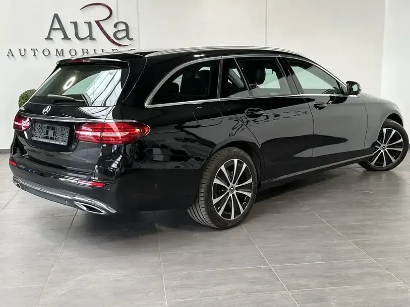 Gebraucht Mercedes E300 Avantgarde 320 PS (235 kW) 2022 Schwarz Kombi