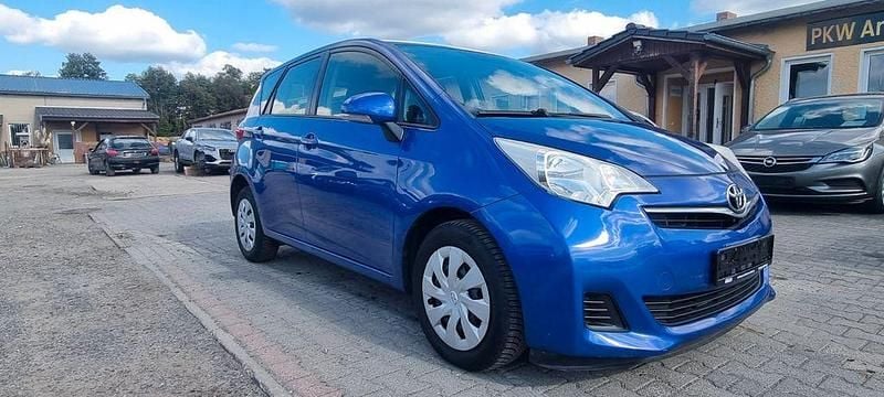 Blau Gebraucht 2012 Toyota Verso-S Life Van / Kleinbus | 5.895 € (Fairer Preis) - Bild 1/4