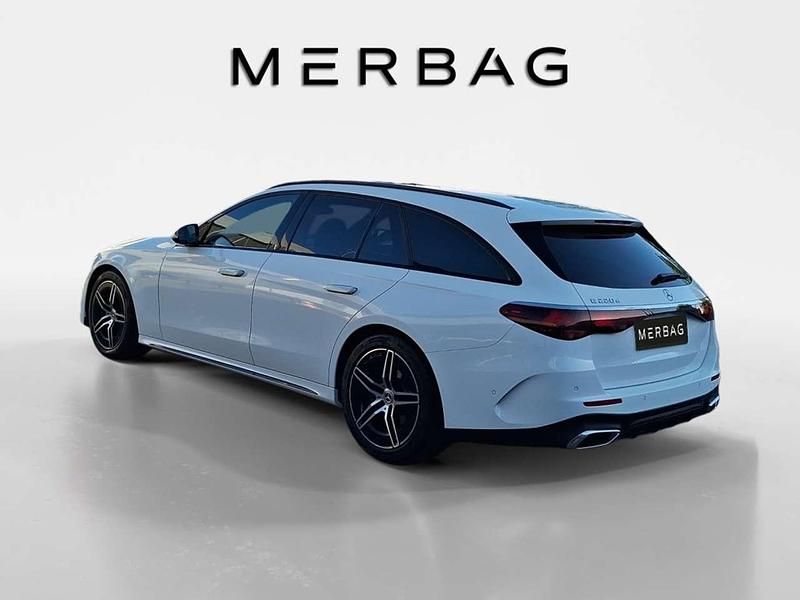 Używany Mercedes E220 Advanced 197 KM (144 kW) 2025 Biały Kombi