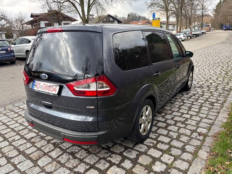 Gebraucht Ford Galaxy Trend 140 PS (102 kW) 2009 Grau Van / Kleinbus
