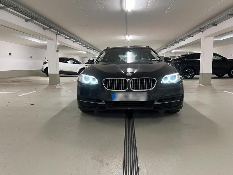 Gebraucht BMW 518 150 PS (110 kW) 2015 Grau Kombi