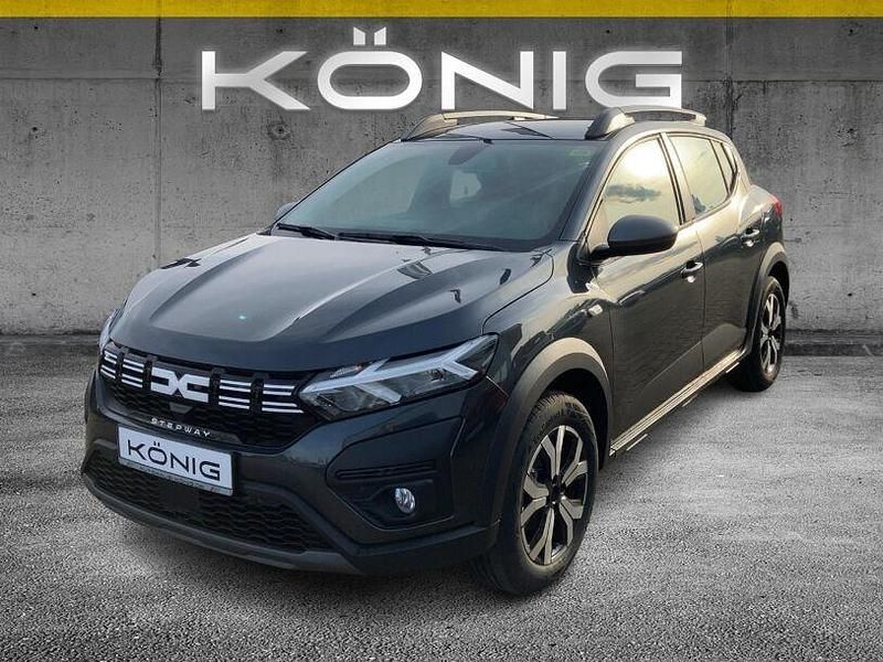 Grau Gebraucht 2023 Dacia Sandero Expression Kleinwagen | 18.800 € (Etwas zu teuer) - Bild 1/4