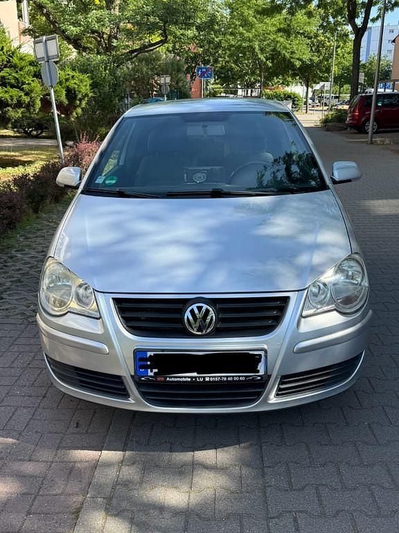 Silber Gebraucht 2009 VW Polo Trendline Limousine | 2.799 € (Fairer Preis) - Bild 1/4