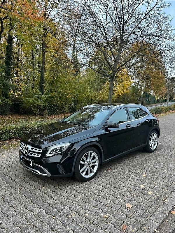 Gebraucht Mercedes GLA200 156 PS (114 kW) 2018 Schwarz SUV