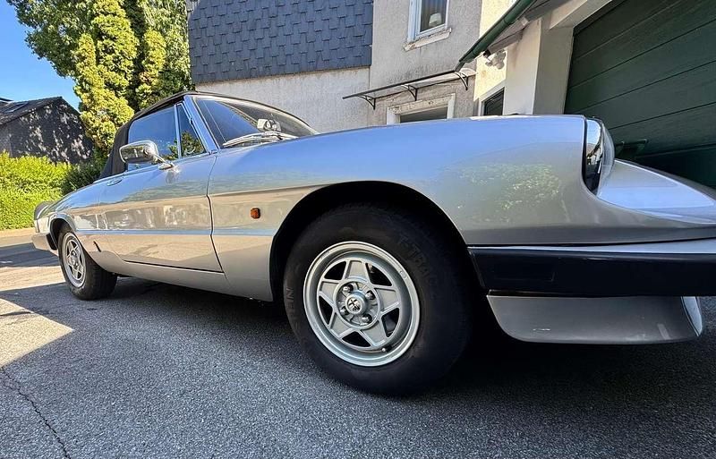 Gebraucht Alfa Romeo Spider 126 PS (92 kW) 1984 Silber Cabrio