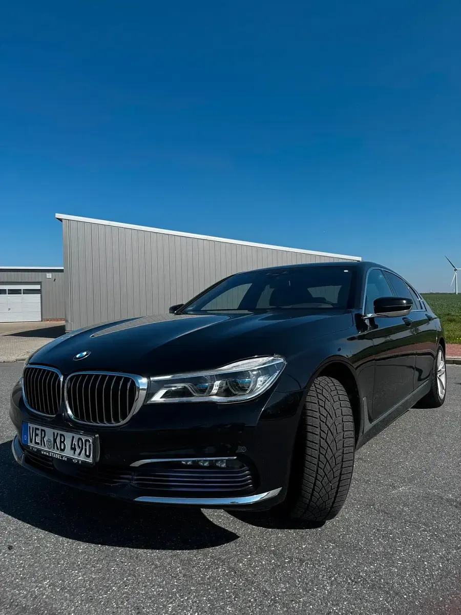 Gebraucht BMW 730 Sport Line 265 PS (194 kW) 2016 Schwarz Limousine