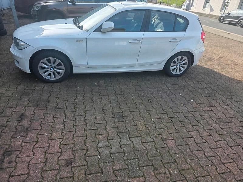 Gebraucht BMW 116 120 PS (88 kW) 2010 Weiß Kleinwagen