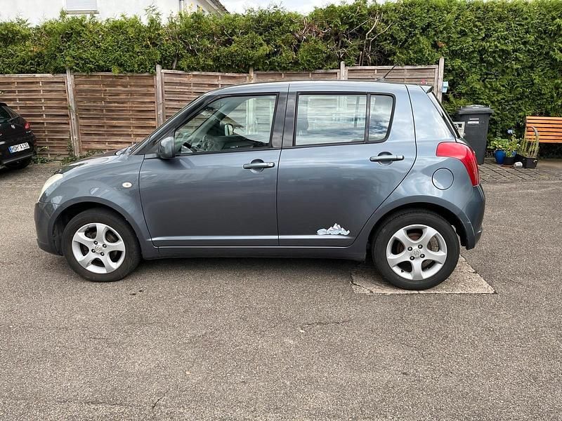 Silber Gebraucht 2006 Suzuki Swift Comfort Kleinwagen | 3.900 € (Etwas zu teuer) - Bild 1/4