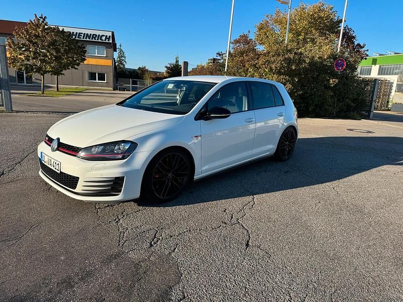 Weiß Gebraucht 2014 VW Golf VII GTI Limousine | 18.000 € (Etwas zu teuer) - Bild 1/4