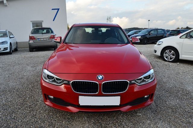 Gebraucht BMW 318 143 PS (105 kW) 2014 Rot metallic Limousine