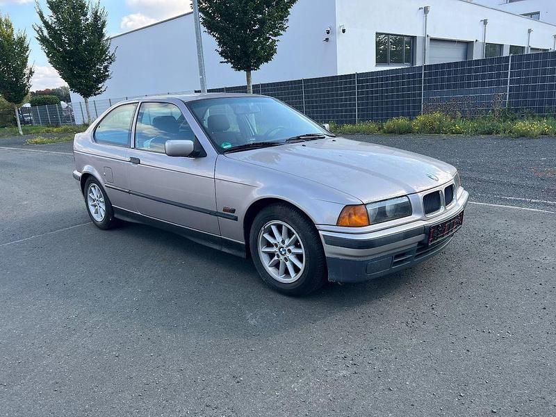 Grau Gebraucht 1995 BMW 316 Limousine | 3.990 € - Bild 1/4