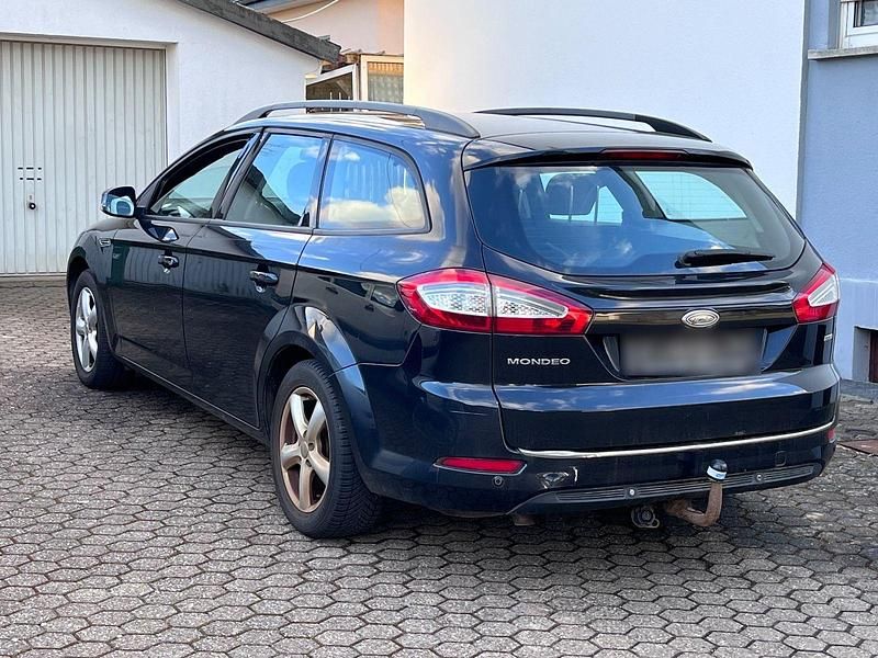 Gebraucht Ford Mondeo 140 PS (102 kW) 2011 Schwarz Kombi