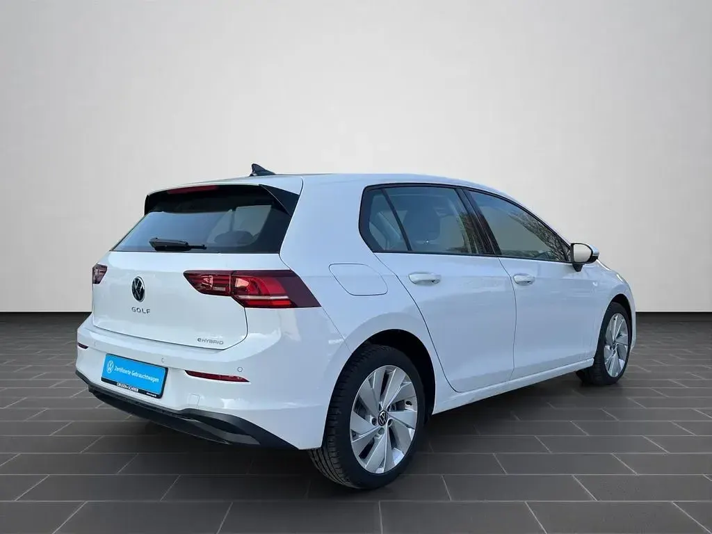 Gebraucht VW Golf VIII Life 204 PS (150 kW) 2025 Pure white Limousine