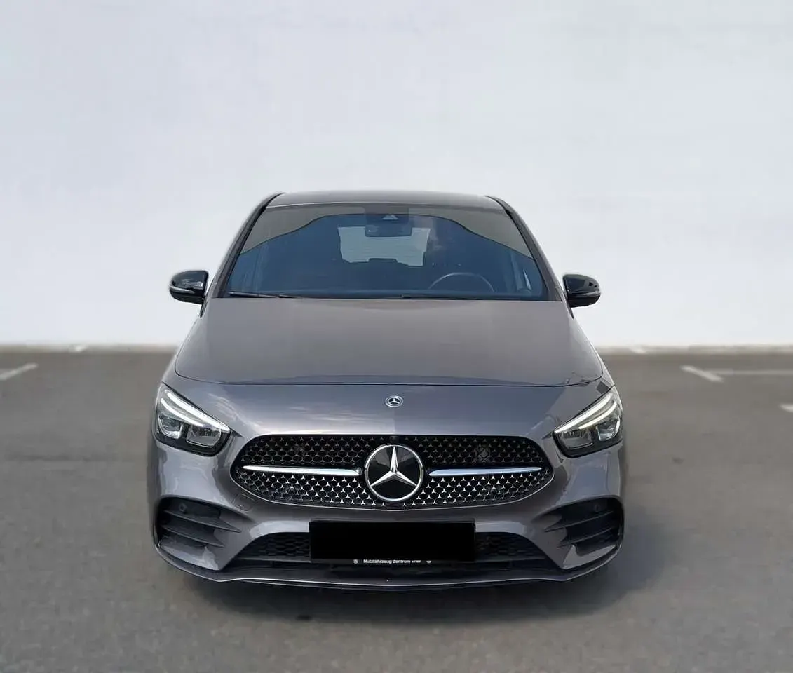 Gebraucht Mercedes B180 AMG 116 PS (85 kW) 2019 Mountaingrau  met. Kleinwagen
