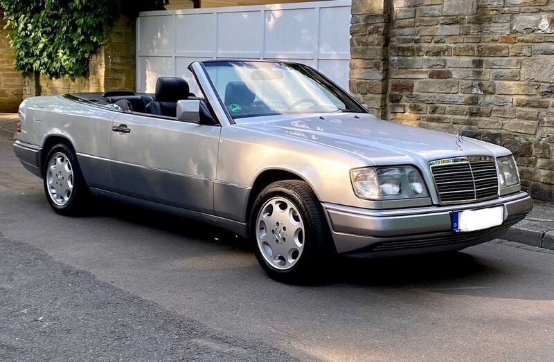 Silber Gebraucht 1996 Mercedes E220 Cabrio | 19.900 € (Guter Preis) - Bild 1/4