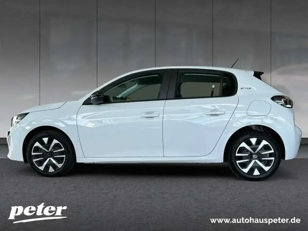 Gebraucht Peugeot 208 Style 101 PS (74 kW) 2025 Met. okenit weiß Kleinwagen
