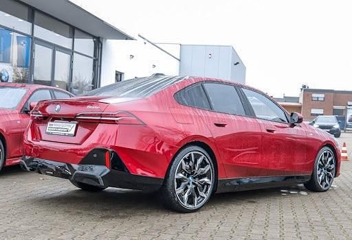 Gebraucht BMW 550e Comfort Edition 489 PS (359 kW) 2025 Rot Limousine