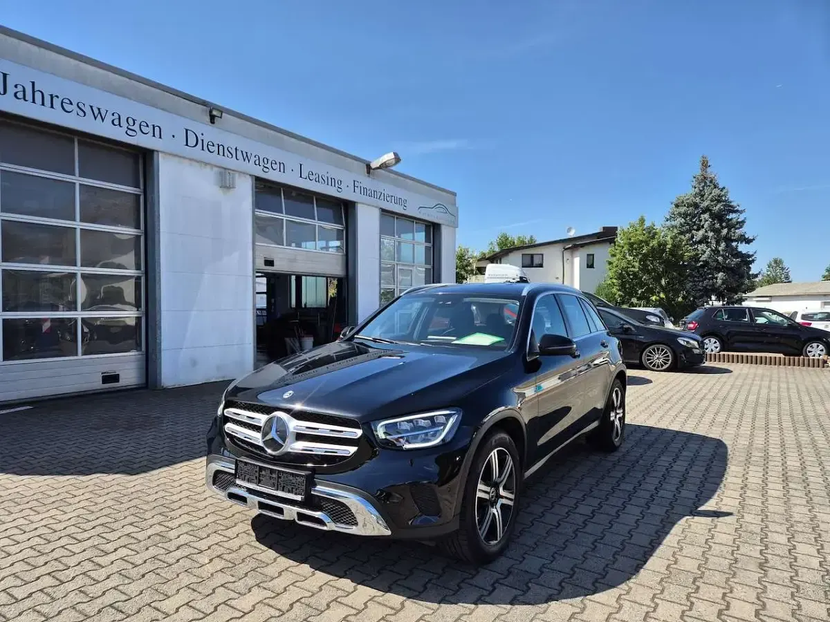 Gebraucht Mercedes GLC400d 330 PS (242 kW) 2022 Schwarz/baltic black SUV