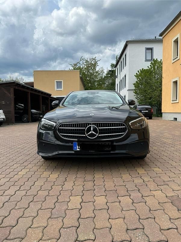 Schwarz Gebraucht 2021 Mercedes E400 Limousine | 42.500 € (Guter Preis) - Bild 1/4