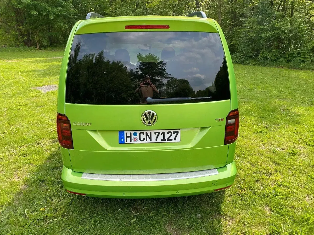 Gebraucht VW Caddy Comfortline 150 PS (110 kW) 2017 Grün Van / Kleinbus