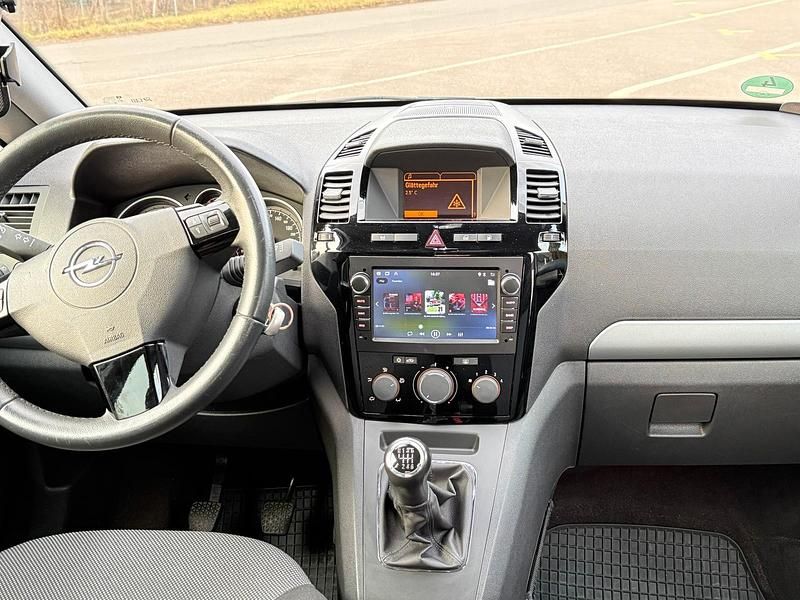 Gebraucht Opel Zafira 140 PS (102 kW) 2011 Gold Van / Kleinbus