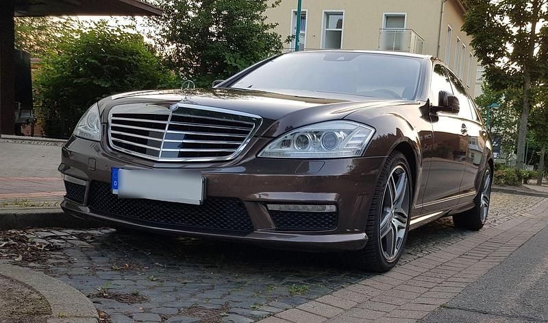 Braun Gebraucht 2012 Mercedes S63 AMG AMG Limousine | 25.350 € (Guter Preis) - Bild 1/4