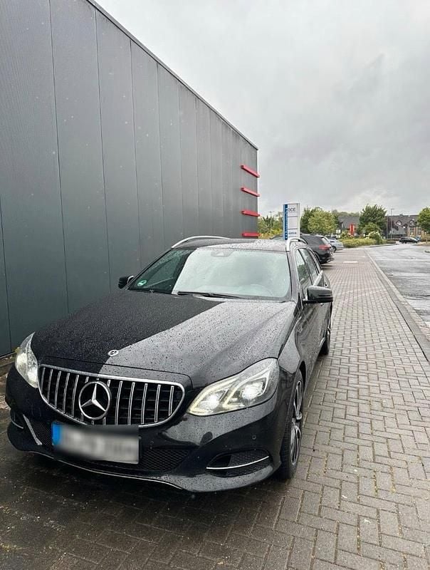 Schwarz Gebraucht 2014 Mercedes E220 Kombi | 9.500 € (Superpreis) - Bild 1/4