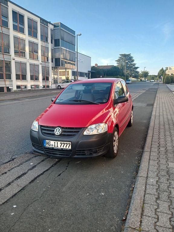 Rot Gebraucht 2011 VW Fox Style Kleinwagen | 3.000 € (Etwas zu teuer) - Bild 1/4
