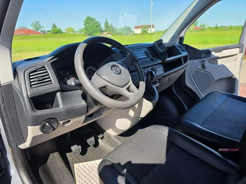 Gebraucht VW Transporter 84 PS (61 kW) 2018 Grau Van
