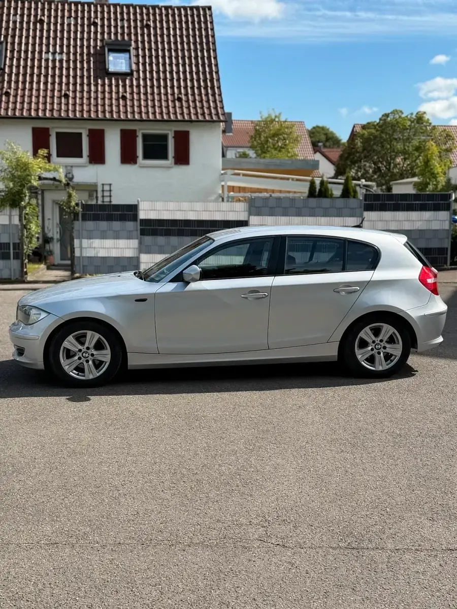 Gebraucht BMW 116 122 PS (89 kW) 2011 Grau Kleinwagen